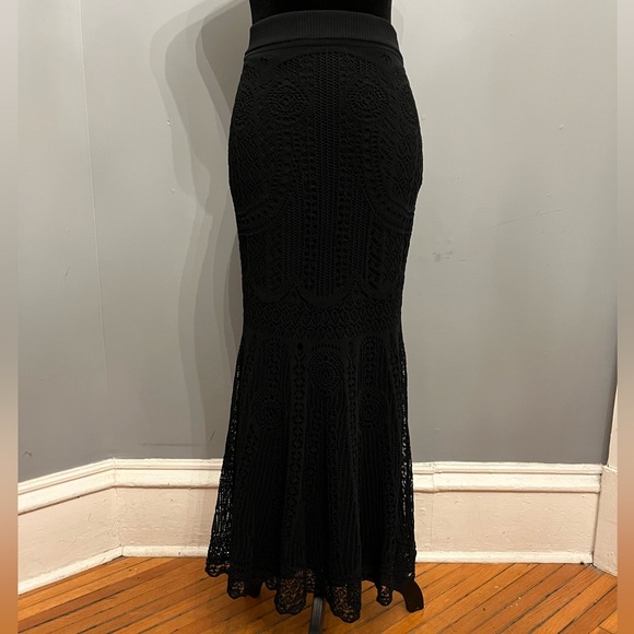 Alexander McQueen Dresses & Skirts - BNWT Alexander McQueen Black Patchwork Lace Midi Skirt, size S